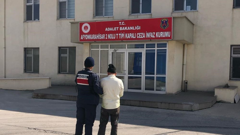 Hırsızlık suçundan hapis cezasıyla aranan şahsı jandarma yakaladı