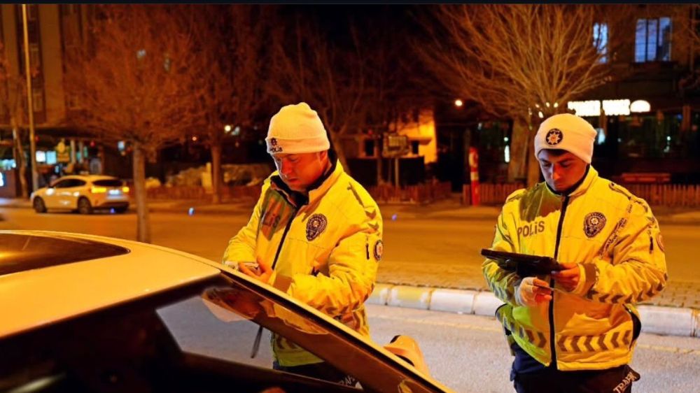 Isparta'da trafik denetiminde 262 kişi ve 42 araç kontrol edildi