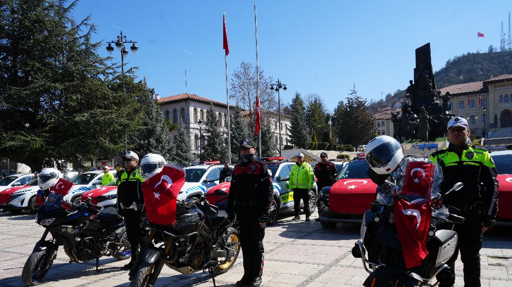 Kastamonu İl Emniyet Müdürlüğü'ne hibe edilen 32 yeni araç törenle teslim edildi