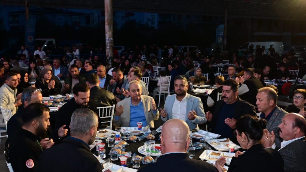 Kepez Belediyesi, Ramazan'da mahalle sakinlerini iftar sofralarında buluşturdu