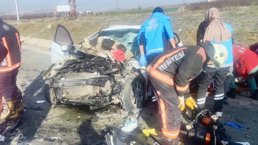 Malatya-Elazığ karayolunda feci kaza Aynı aileden 3 kişi hayatını kaybetti isimleri belli oldu