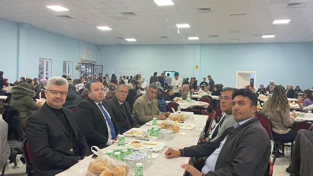  Protokol köy okulunda gerçekleştirilen iftarda bir araya geldi