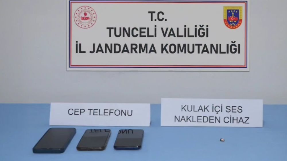  Sürücü belgesi sınavında akıllara durgunluk veren kopya düzeneğine jandarmadan suçüstü