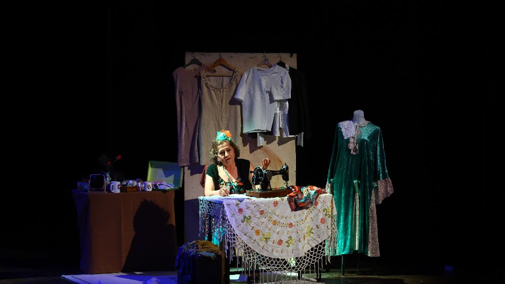 Aktif Yaşlı Merkezi tiyatrocuları "Ahlar Ağacı" ile izleyiciden tam not aldı