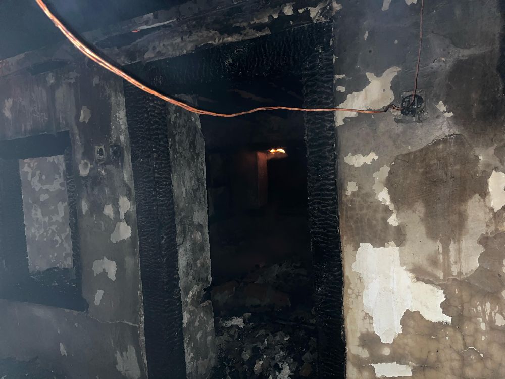 Antalya'da 2 katlı ev alev alev yanıp küle döndü