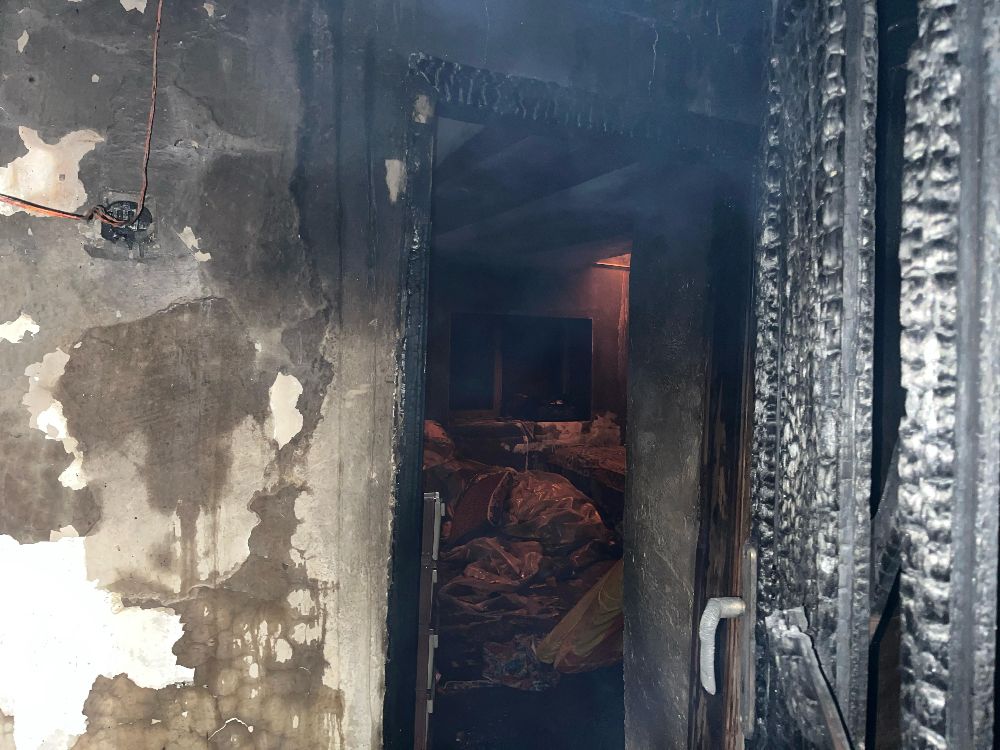 Antalya'da 2 katlı ev alev alev yanıp küle döndü