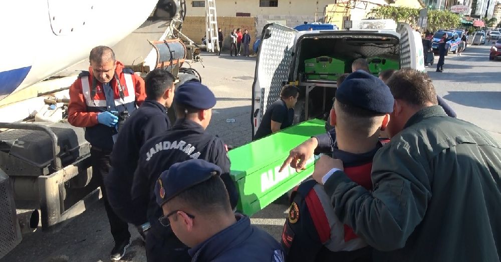 Antalya'da feci kaza beton mikserin altında kalan kadın hayatını kaybetti