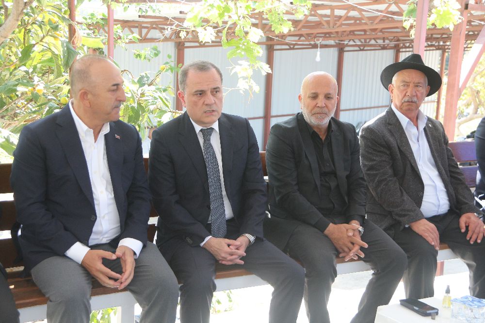 Azerbaycan Dışişleri Bakanı'ndan Mevlüt Çavuşoğlu’na taziye ziyareti