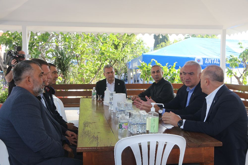 Azerbaycan Dışişleri Bakanı'ndan Mevlüt Çavuşoğlu’na taziye ziyareti