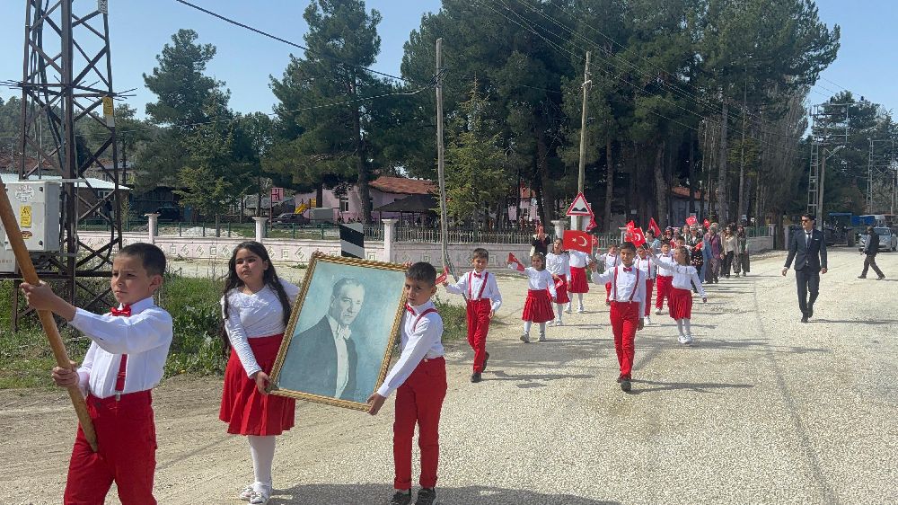 Aziziye’de 23 Nisan coşkusu Şehit Orhan Ayan unutulmadı