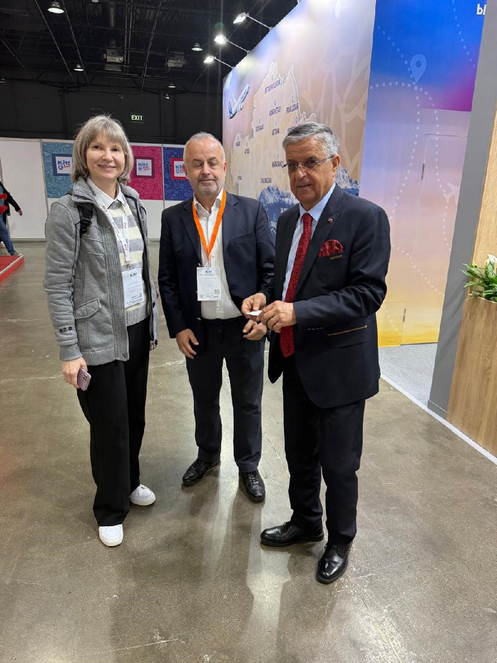 Başkan Topaloğlu, Kazakistan fuarında temaslarını sürdürüyor
