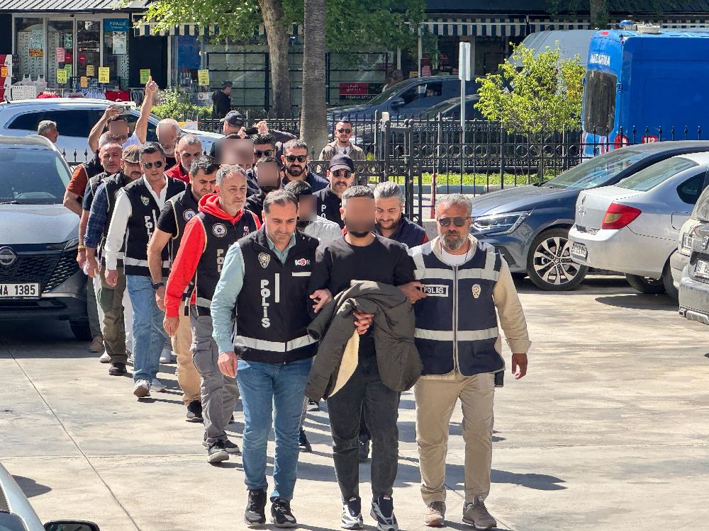 Birçok suçtan adliyeye sevk edilen şüpheliler: "Düğün alayı mı var?"