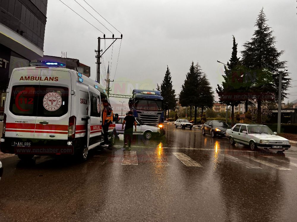 Bucak'ta tır kazası Araç sürücüsü yaralandı