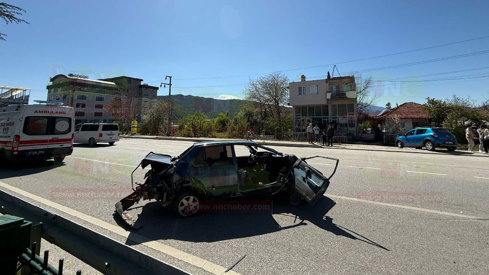 Bucak'ta tır kazası Otomobil sürücüsü yaralandı