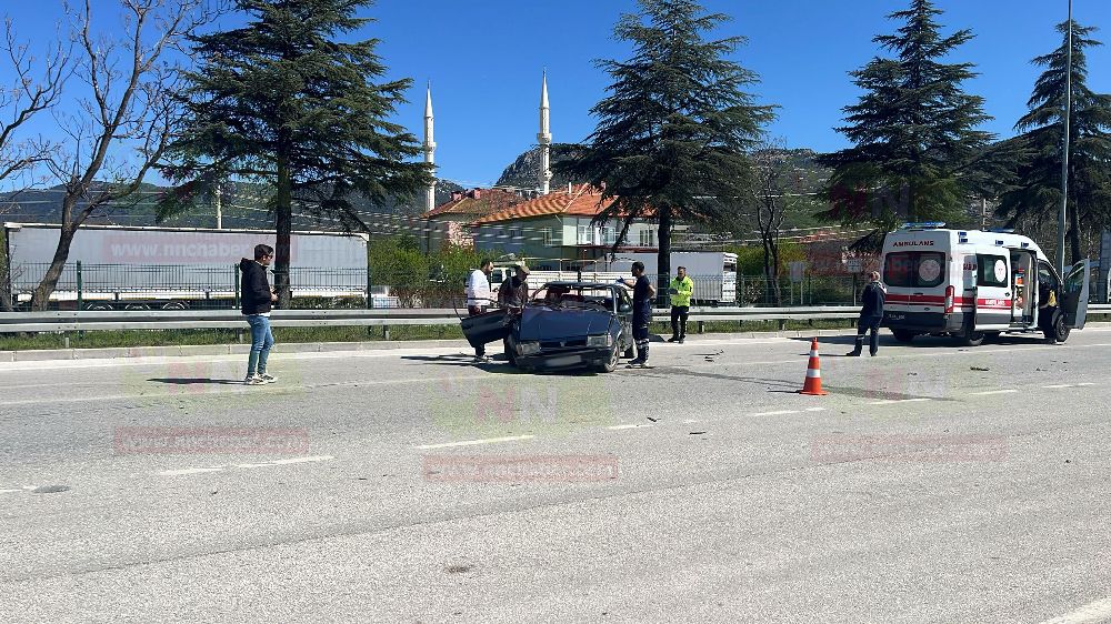 Bucak'ta tır kazası Otomobil sürücüsü yaralandı