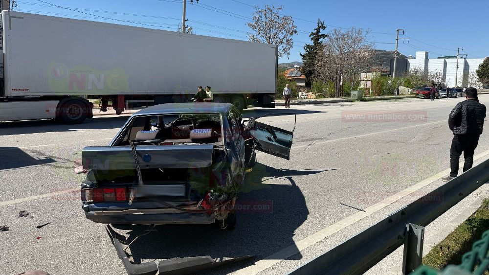 Bucak'ta tır kazası Otomobil sürücüsü yaralandı