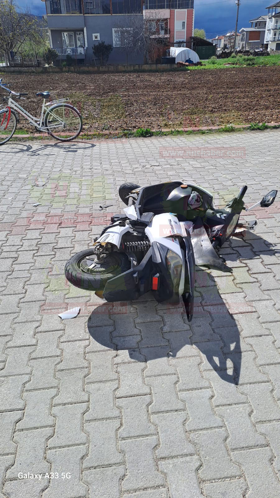 Bucak'ta trafik kazası 2 kişi hastaneye kaldırıldı