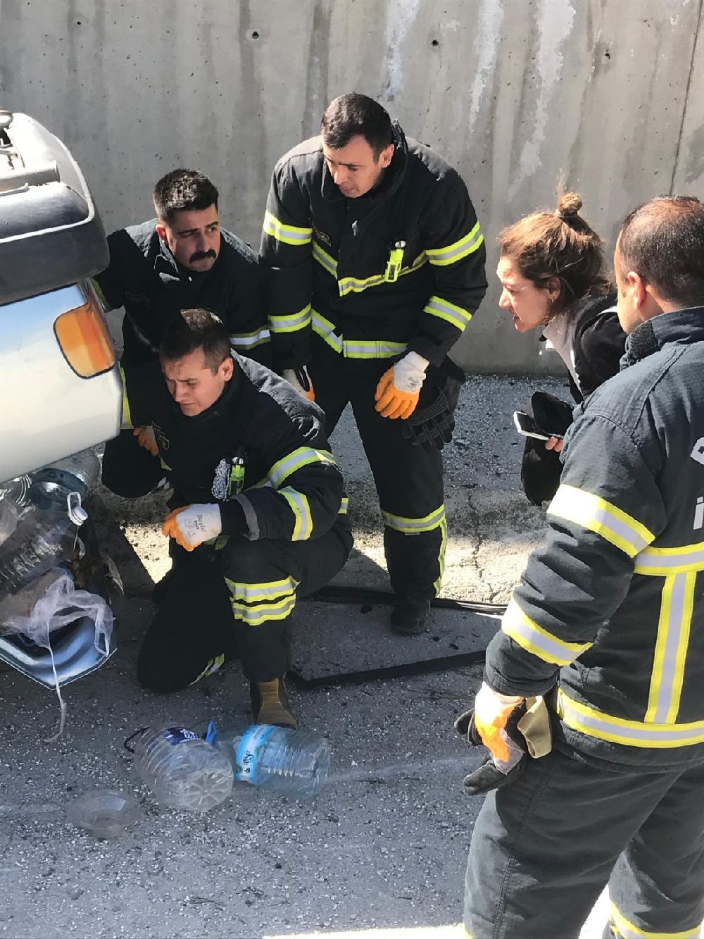 Burdur Antalya yolunda araç takla attı 2'si çocuk 4 yaralı