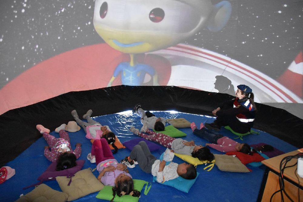 Burdur'da jandarmadan 23 Nisan’a özel sürpriz Miniklere unutulmaz gün