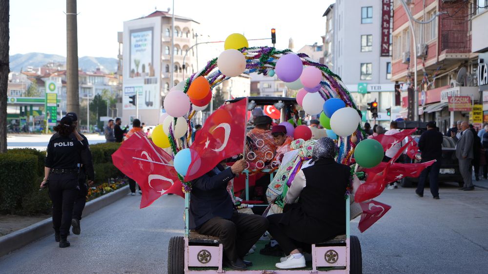 Burdur’da renkli görüntüler Temsili Yörük Göçü yoğun ilgi gördü