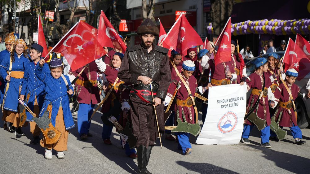 Burdur’da renkli görüntüler Temsili Yörük Göçü yoğun ilgi gördü