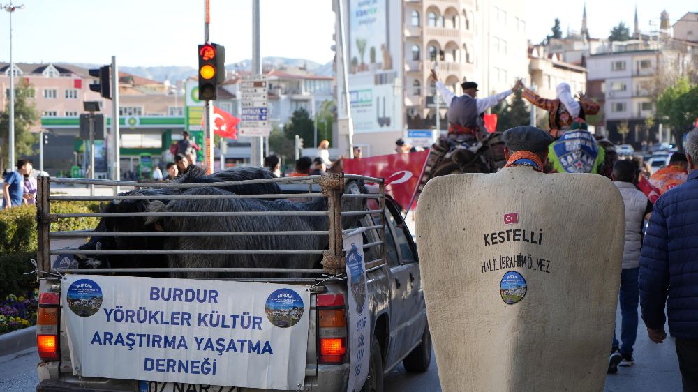 Burdur’da renkli görüntüler Temsili Yörük Göçü yoğun ilgi gördü