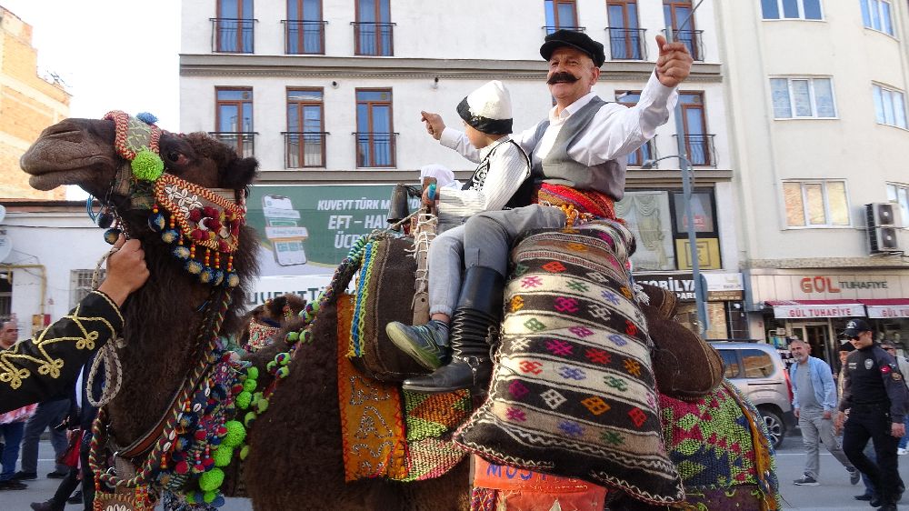 Burdur’da renkli görüntüler Temsili Yörük Göçü yoğun ilgi gördü