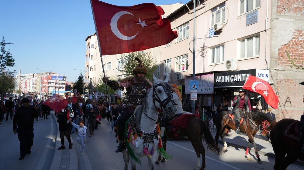 Burdur’da renkli görüntüler Temsili Yörük Göçü yoğun ilgi gördü