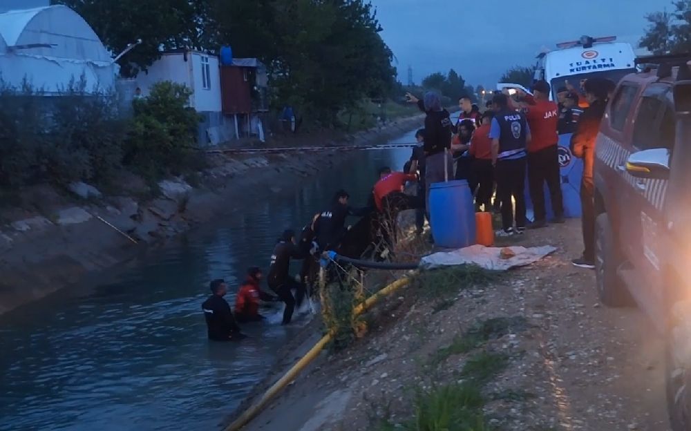 Cesedi su kanalında bulunan 13 yaşındaki çocuğun cenazesi gözyaşları arasında teslim alındı