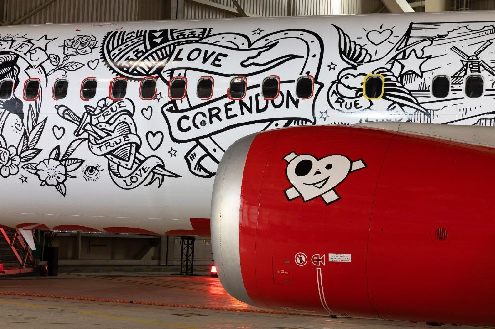 Dünyanın tamamen dövme tasarımlı ilk uçağı havalandı