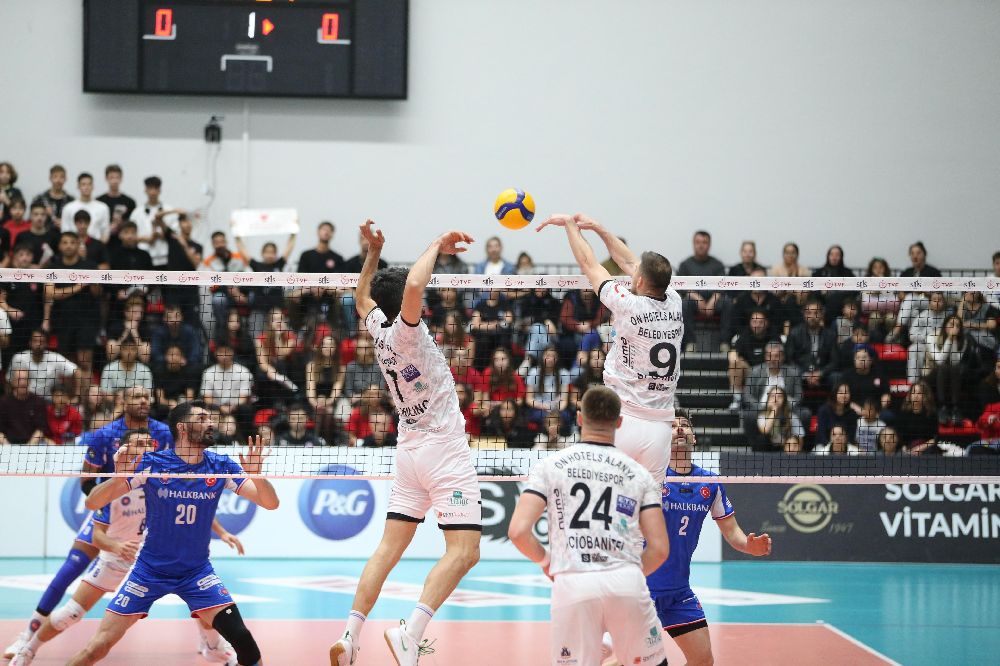 Efeler Ligi play-off: Alanya Belediyespor: 3 - Halkbank: 0