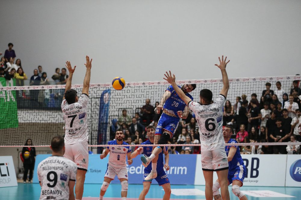 Efeler Ligi play-off: Alanya Belediyespor: 3 - Halkbank: 0