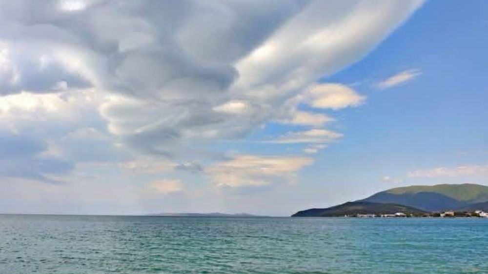 Erdek ve Adalar üzerindeki bulutlar ilgi çekti
