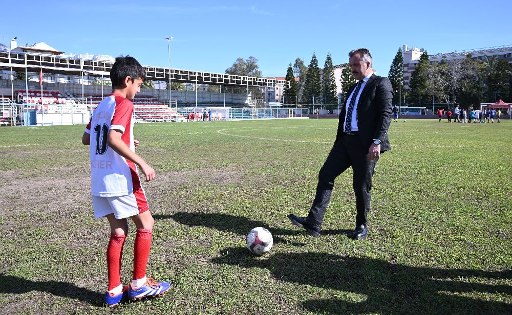 Kemer’de 23 Nisan Futbol Turnuvası başladı