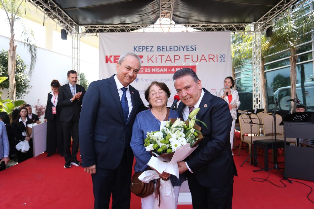 Kepez Kitap Fuarı "Sayfalar Değişir, Değiştirir" temasıyla kapılarını açtı