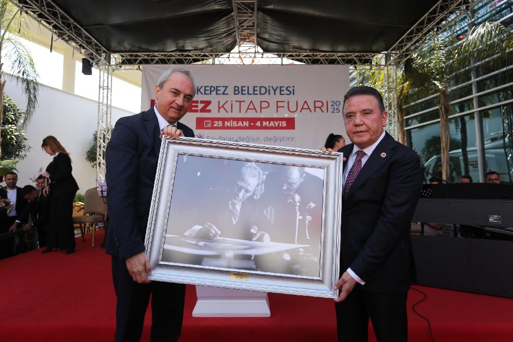 Kepez Kitap Fuarı "Sayfalar Değişir, Değiştirir" temasıyla kapılarını açtı