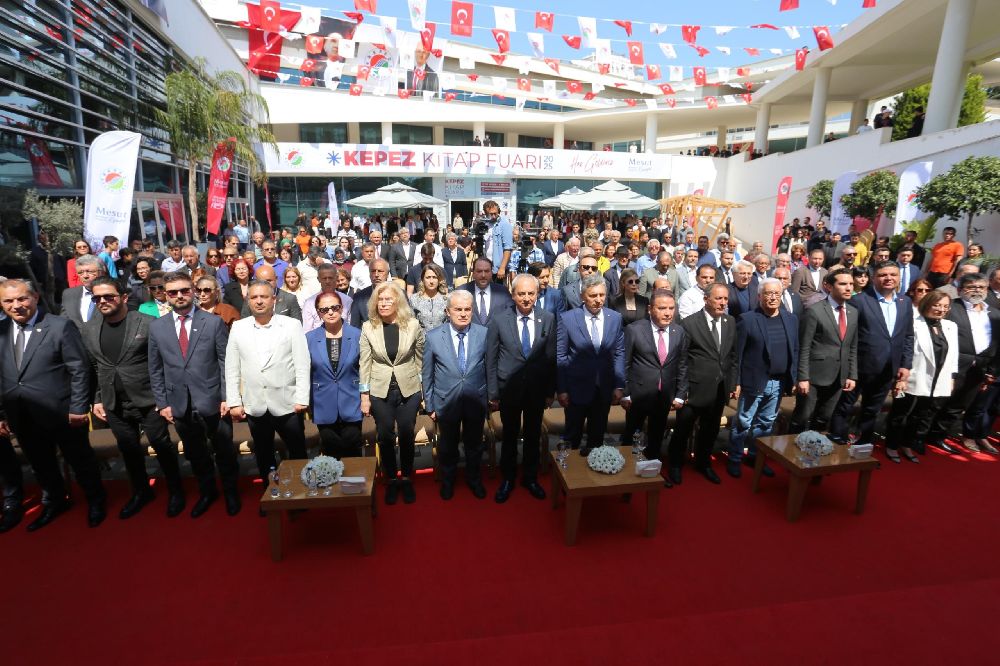 Kepez Kitap Fuarı "Sayfalar Değişir, Değiştirir" temasıyla kapılarını açtı