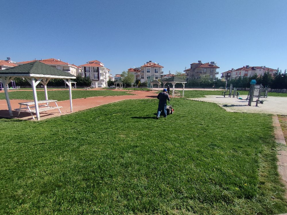 Korkuteli'de parklar yaza hazırlanıyor Belediyeden hummalı çalışma