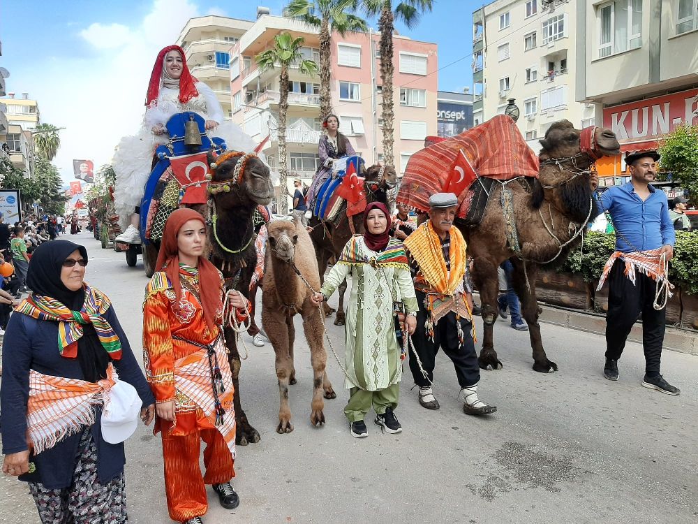 Kumluca'da Yörük Göçü coşkusu Festival renkli görüntülerle başladı