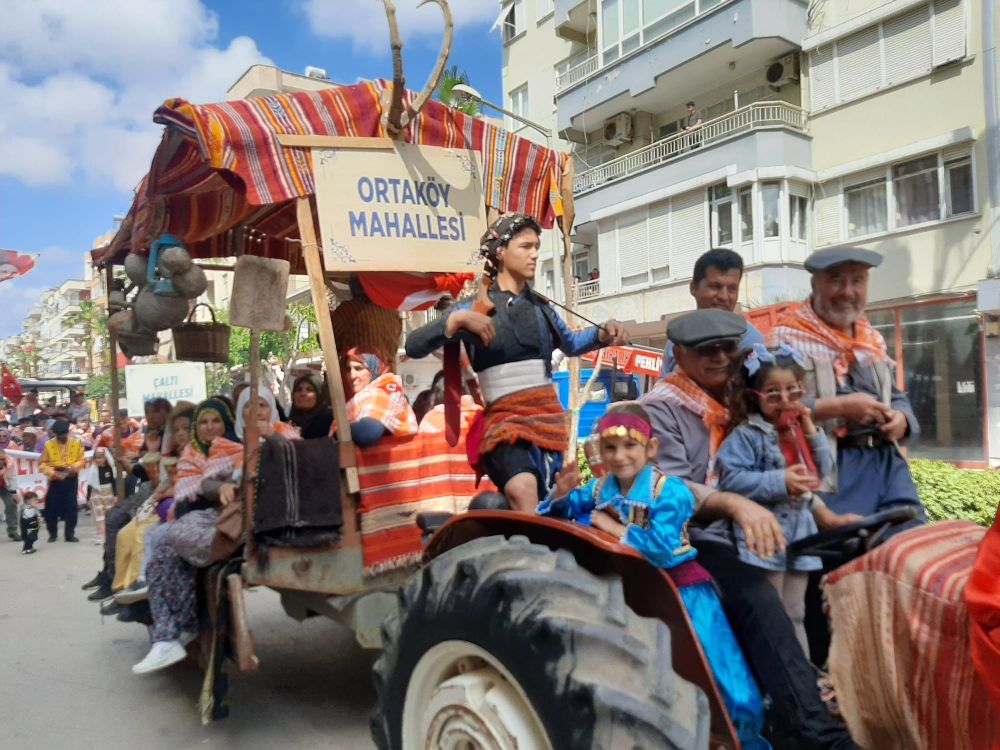Kumluca'da Yörük Göçü coşkusu Festival renkli görüntülerle başladı