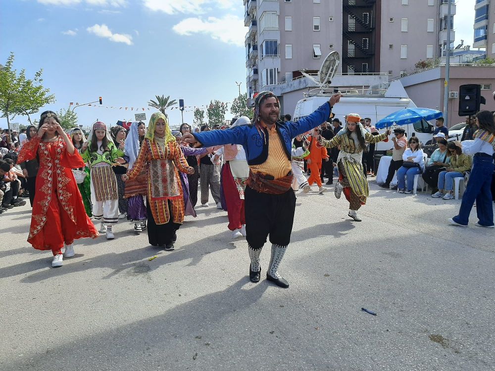 Kumluca'da Yörük Göçü coşkusu Festival renkli görüntülerle başladı