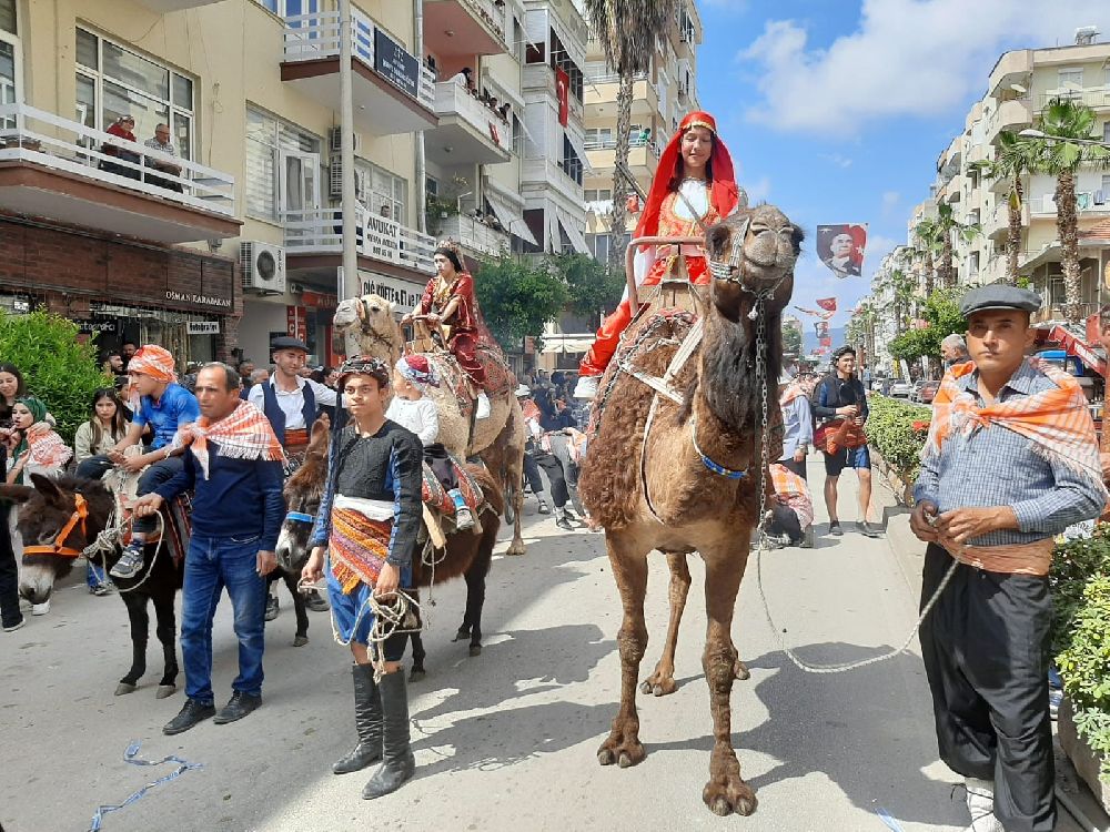 Kumluca'da Yörük Göçü coşkusu Festival renkli görüntülerle başladı