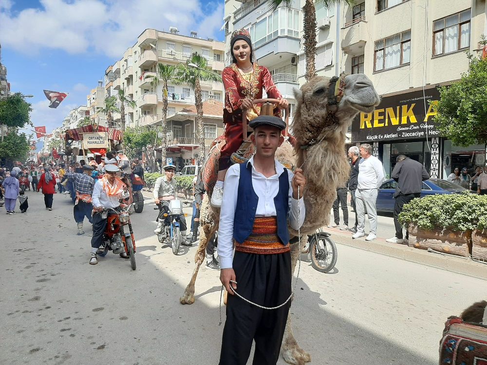 Kumluca'da Yörük Göçü coşkusu Festival renkli görüntülerle başladı