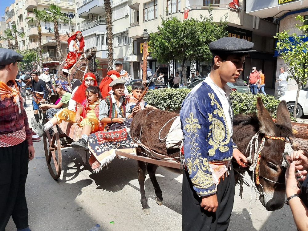 Kumluca'da Yörük Göçü coşkusu Festival renkli görüntülerle başladı