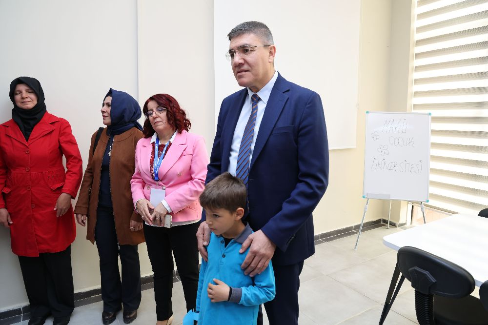 MAKÜ Çocuk Üniversitesi açıldı Minikler Rektör oldu