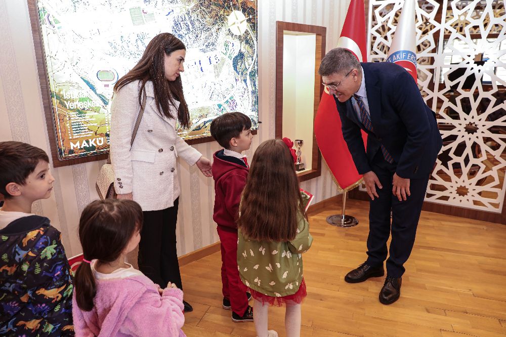MAKÜ Çocuk Üniversitesi açıldı Minikler Rektör oldu