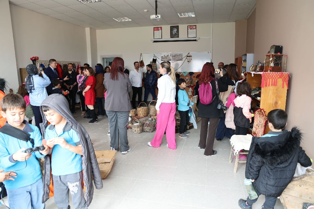 MAKÜ Çocuk Üniversitesi açıldı Minikler Rektör oldu