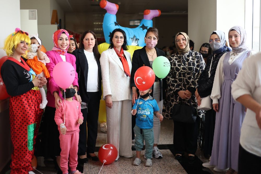 MÜSİAD Antalya’dan kanserle mücadele eden çocuklara bayram hediyesi