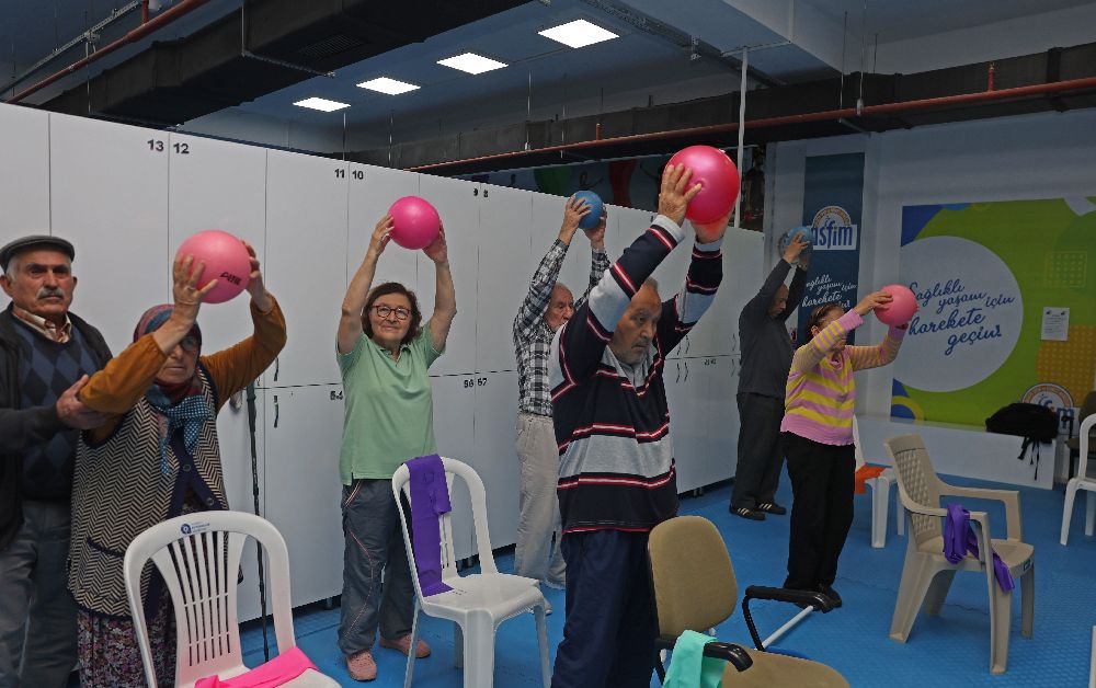 Parkinson hastaları sporla hayata bağlanıyor