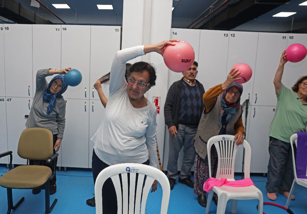 Parkinson hastaları sporla hayata bağlanıyor
